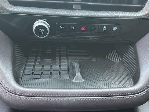 Used 2025 Ford Explorer Platinum image 27