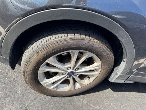 Used 2018 Ford Escape SE image 4