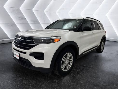 Used 2021 Ford Explorer XLT image 3