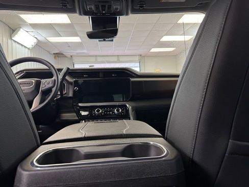 Used 2025 GMC Sierra 3500 Denali w/ Denali Reserve Package image 23