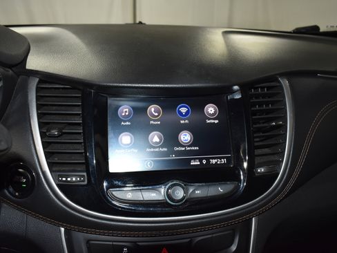 Used 2020 Chevrolet Trax LT w/ Sun & Sound Package image 17