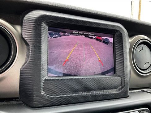 Used 2018 Jeep Wrangler Sport S image 12