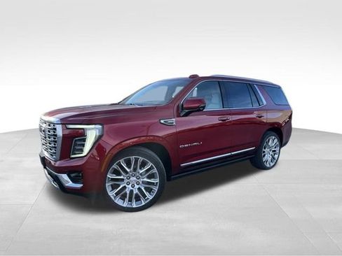 Used 2025 GMC Yukon Denali w/ Denali Reserve Package image 2