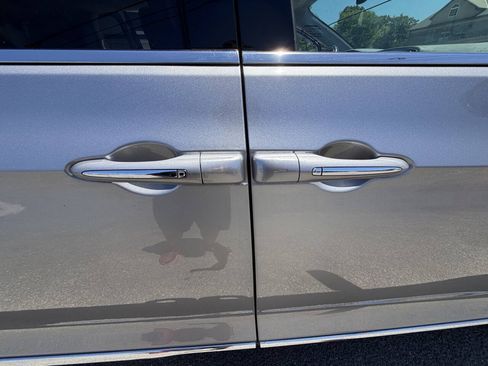 Used 2018 Chrysler Pacifica Limited FWD image 29