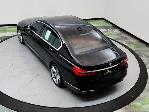 Used 2017 BMW 740i RWD image 37