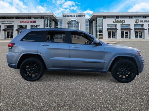 Used 2018 Jeep Grand Cherokee Altitude image 9