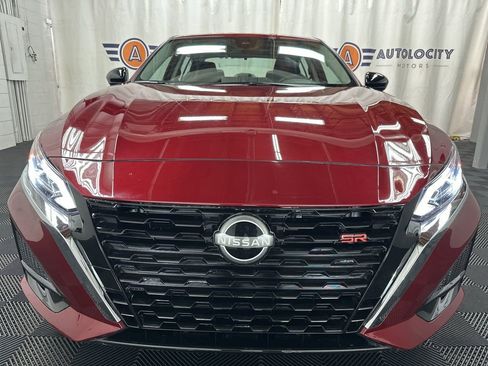 Used 2023 Nissan Altima 2.5 SR w/ SR Premium Package image 3