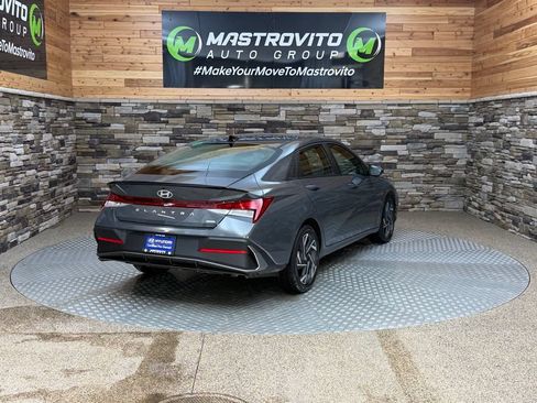 Used 2025 Hyundai Elantra SEL FWD image 9