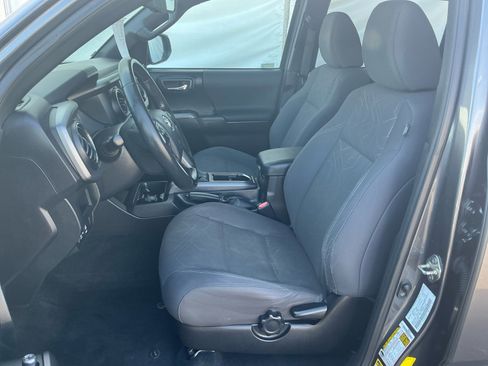 Used 2016 Toyota Tacoma TRD Sport w/ Towing Package image 14