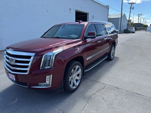 Used 2019 Cadillac Escalade ESV Premium Luxury AWD/4WD image 1