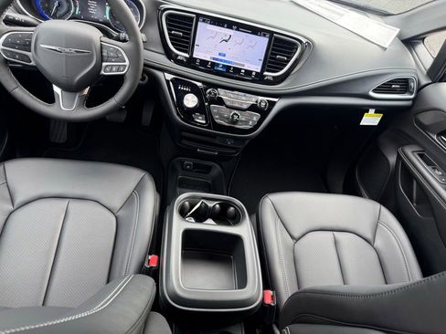 New 2026 Chrysler Pacifica Select image 42