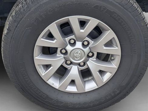 Used 2018 Toyota Tacoma SR5 AWD/4WD image 14