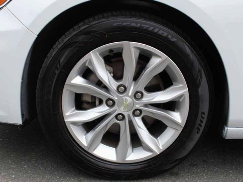 Used 2019 Chevrolet Malibu LT FWD image 28