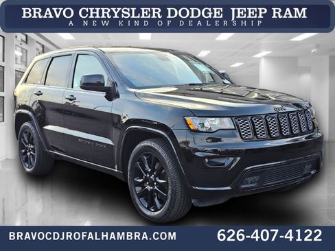 Used 2020 Jeep Grand Cherokee Altitude image 1