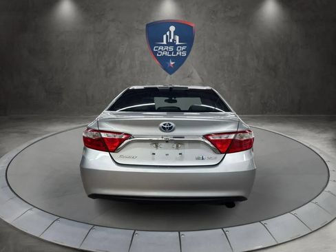 Used 2016 Toyota Camry XLE w/ Moonroof Package FWD image 4
