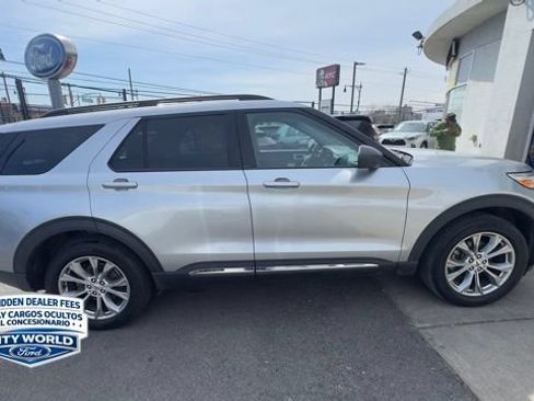 Certified 2022 Ford Explorer XLT w/ Equipment Group 202A AWD/4WD image 4