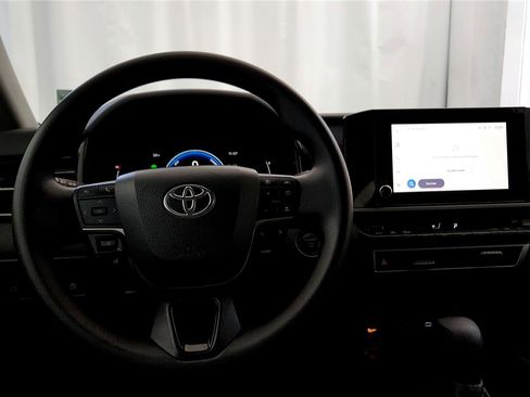 Used 2025 Toyota Camry LE image 27