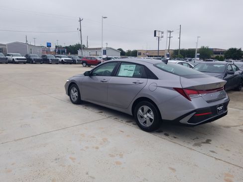 New 2026 Hyundai Elantra SE w/ Cargo Package FWD image 5