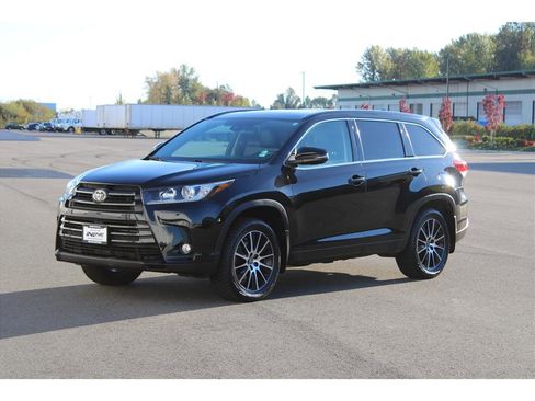 Used 2017 Toyota Highlander SE image 1