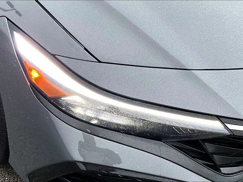 Used 2025 Hyundai Elantra SEL FWD image 28