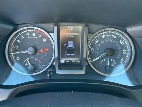 Used 2022 Toyota Tacoma TRD Off-Road w/ Technology Package AWD/4WD image 17
