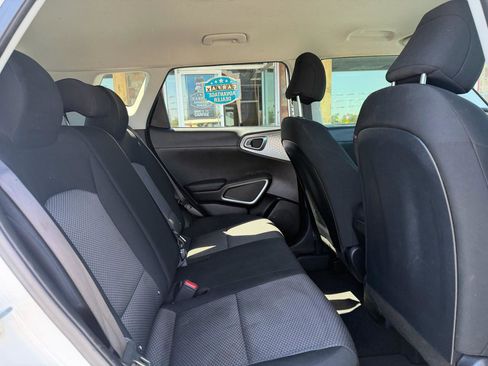 Used 2022 Kia Soul LX FWD image 19