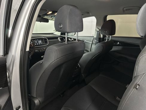 Used 2019 Kia Sorento L image 28