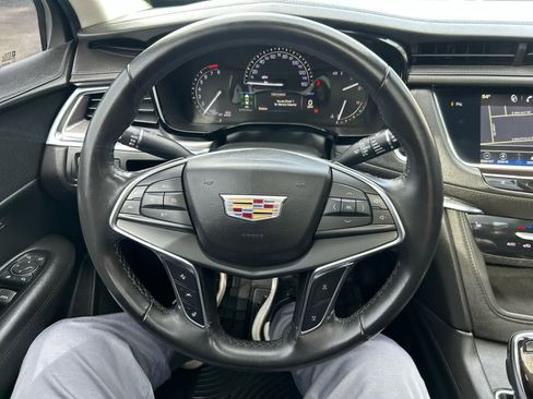 Used 2018 Cadillac XT5 Luxury w/ Driver Awareness Package FWD image 18