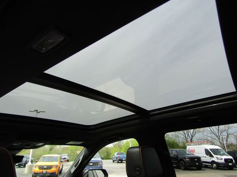Used 2025 GMC Yukon XL AT4 w/ AT4 Premium Package AWD/4WD image 13