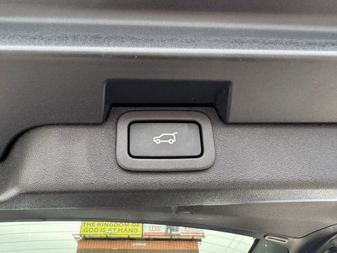 Used 2020 Land Rover Discovery Landmark image 36