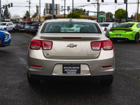 Used 2015 Chevrolet Malibu LT w/ Power Convenience Package FWD image 8