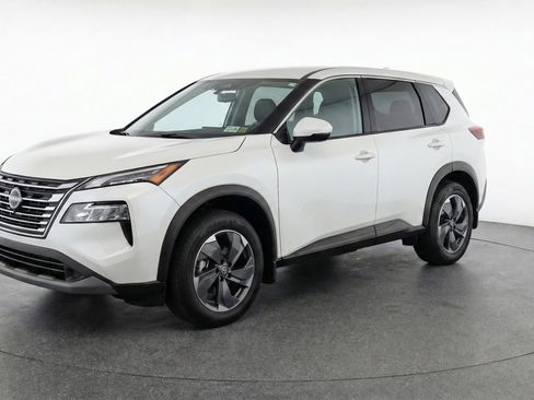 Used 2025 Nissan Rogue SV AWD/4WD image 3