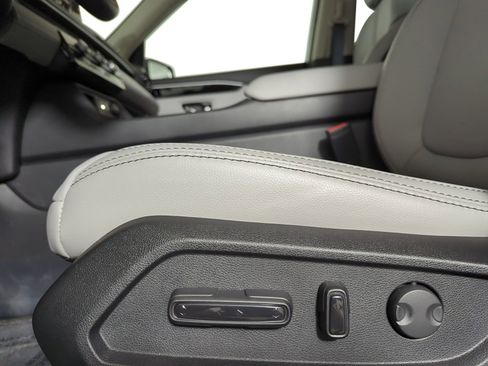 New 2025 Honda Pilot Touring image 16