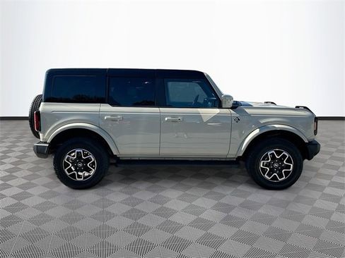 Used 2025 Ford Bronco Outer Banks image 4