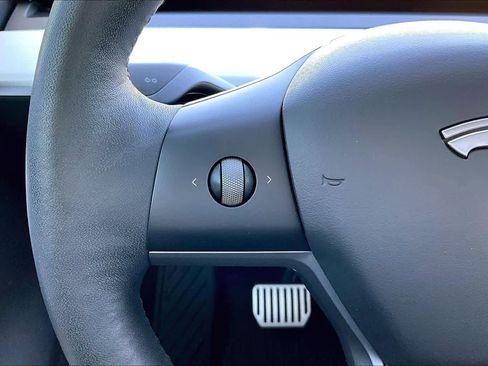 Used 2021 Tesla Model Y Long Range image 23