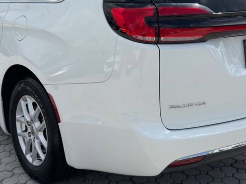 Used 2022 Chrysler Pacifica Touring-L FWD image 17
