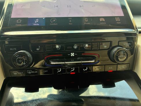 Used 2022 Jeep Grand Cherokee L Limited w/ Luxury Tech Group II image 18