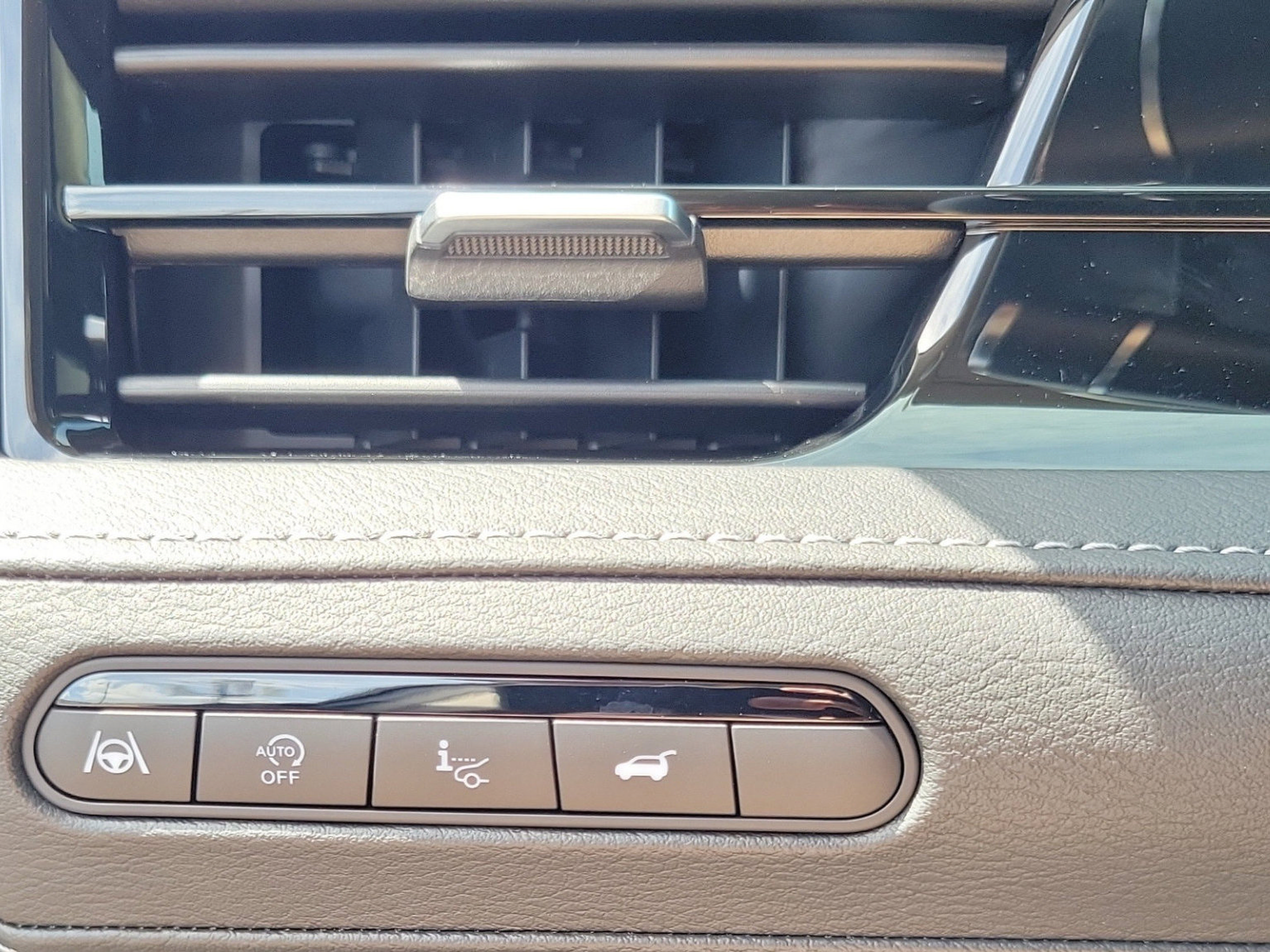 New 2027 INFINITI QX80 Luxe w/ Cargo Package RWD image 13