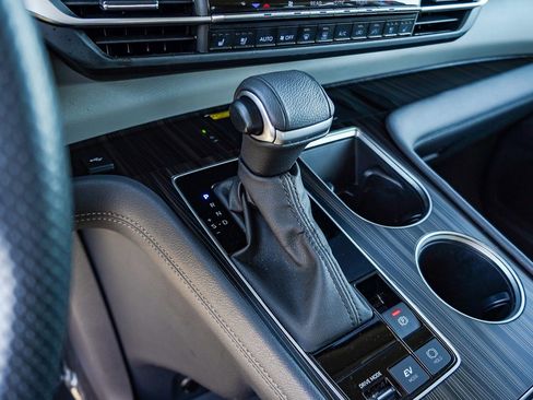 Used 2023 Toyota Sienna Limited image 23