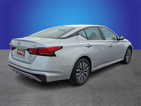 Used 2024 Nissan Altima 2.5 SV image 5
