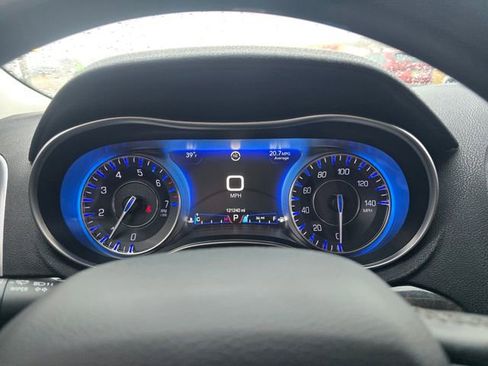 Used 2016 Chrysler 300 C image 20