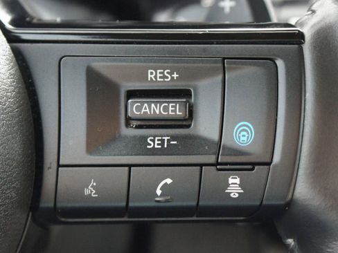 Used 2024 Nissan Pathfinder SL image 11