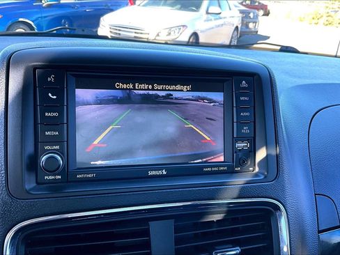 Used 2018 Dodge Grand Caravan SE w/ UConnect Hands-Free Group image 21