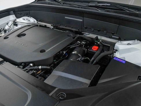 Certified 2025 Volvo XC90 B6 Plus w/ Protection Package Premier image 33