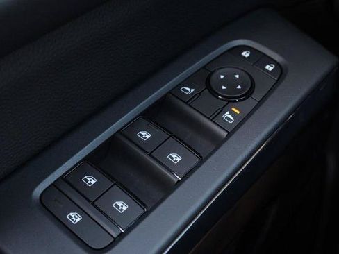 Certified 2025 Nissan Pathfinder SV w/ SV Premium Package FWD image 21