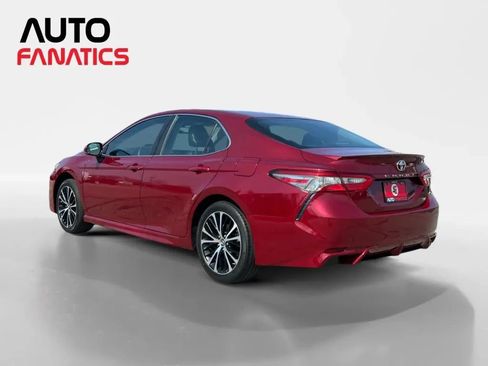 Used 2018 Toyota Camry SE w/ Convenience Package FWD image 3
