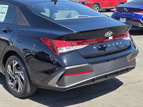 New 2025 Hyundai Elantra Sport image 10