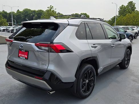 Used 2024 Toyota RAV4 SE w/ Convenience Package AWD/4WD image 3