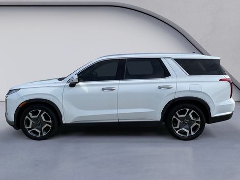 Used 2023 Hyundai Palisade Limited FWD image 2