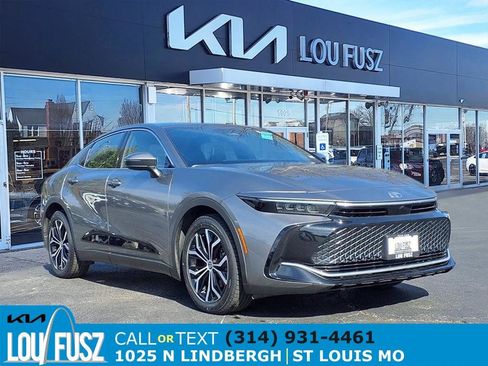 Used 2023 Toyota Crown XLE image 1